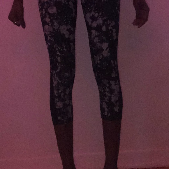 athletic women’s Nike leggings - Picture 3 of 3